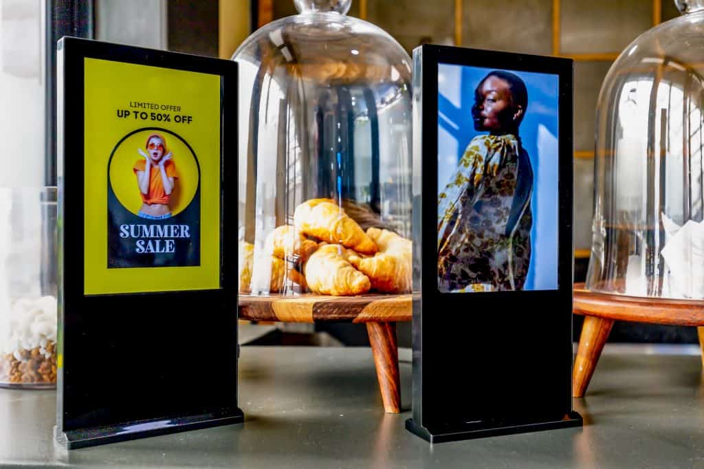 Table Talker Digital Display Screens SKYFIELD Marketing